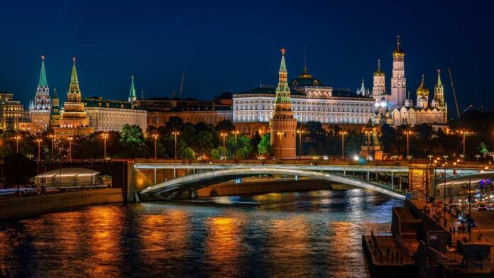 Moscow,Kremlin,Illuminated,At,Night
