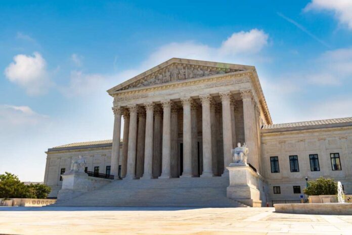 shutterstock_2088295624-1.jpg featured image United States Supreme Court Building on a sunny day.