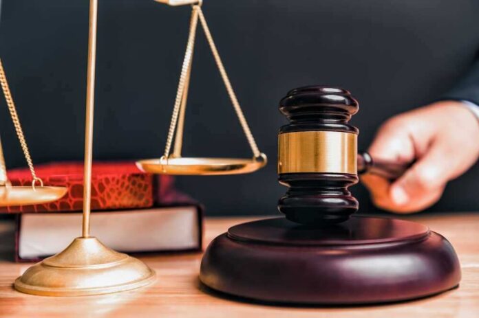 shutterstock_2314599993.jpg featured image Judge gavel, scales of justice, and law books.
