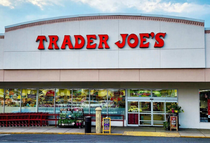 shutterstock_2490299205.jpg Trader Joes storefront with shopping carts outside