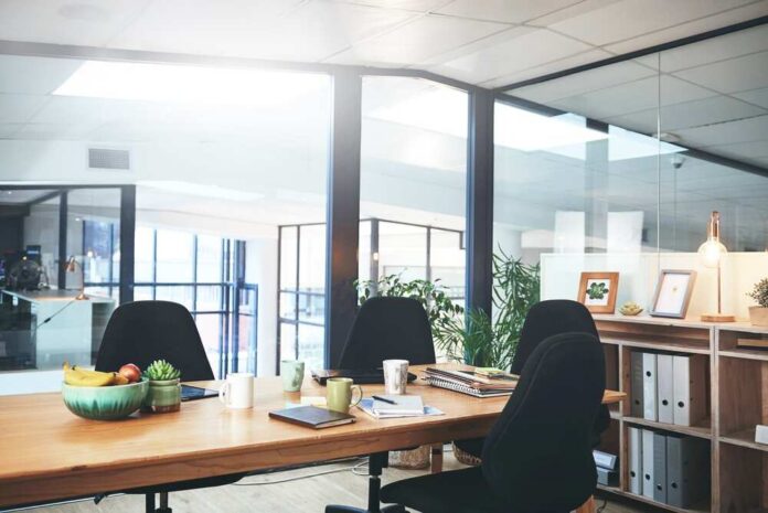 Boardroom,,Empty,And,Business,Office,For,Meeting,,Interior,Design,And Modern conference room with wooden table and black chairs